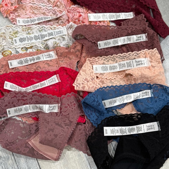 HANKY PANKY Signature Lace Low Rise Thong 10-Pack Assorted Colors & Styles O/S - Picture 4 of 4